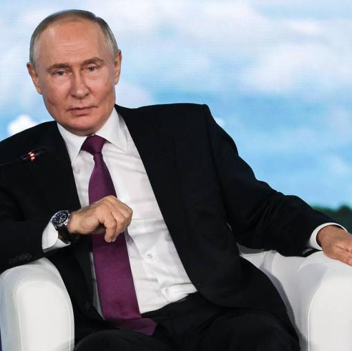 Russian army's sacred duty, gas transit, dollar: Putin addresses EEF plenary session