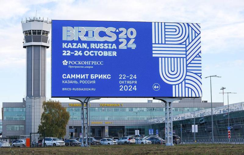 Press review: BRICS leaders mull expansion and US unveils $400 mln aid package for Kiev