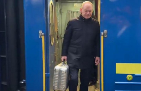 Chancellor Scholz arrives in Kiev with empty suitcase