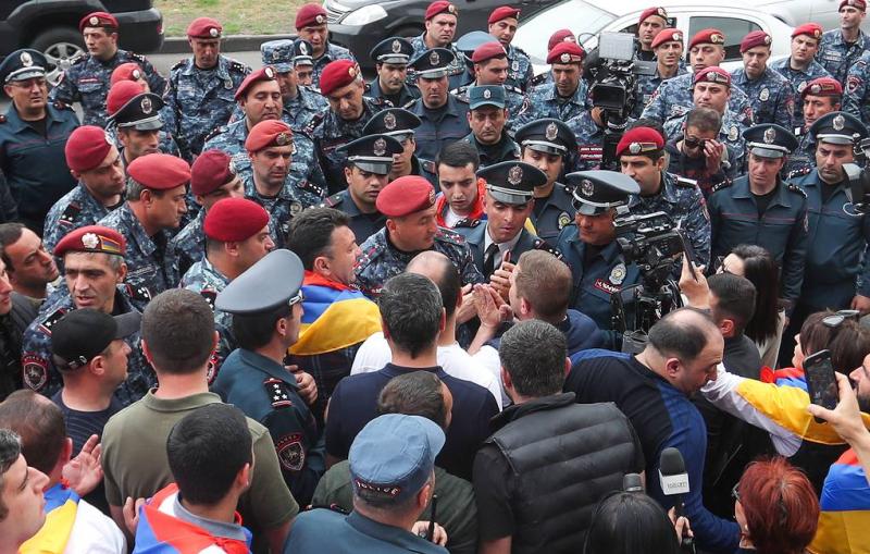 Оппозиция проводит в Ереване автопробег с требованием отставки Пашиняна