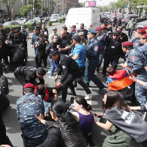 Полиция начала задержания активистов в центре Еревана