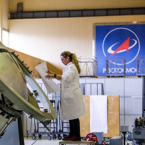 Press review: Roscosmos to build more satellites and Moscow, Minsk to use new nuke tactic