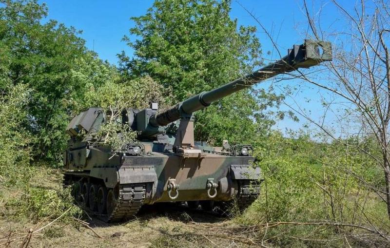 Ukrainian military shells Donetsk with heavy artillery weapons