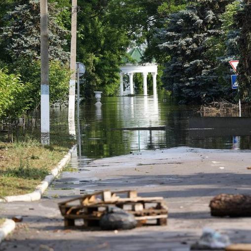 About 100 Novaya Kakhovka residents trapped by flooding, awaiting evacuation