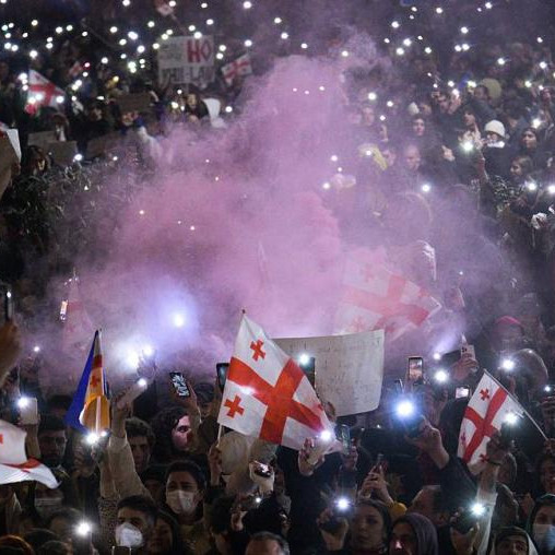 Press Review: Georgian protests go on and Turkey stonewalls sanctioned Russian goods