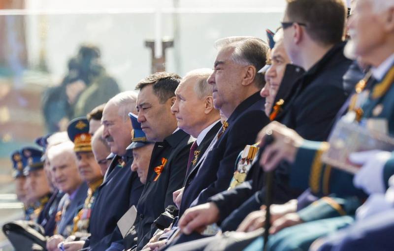 Press review: CIS leaders crowd Moscow dais on Victory Day and Brussels plays peacemaker