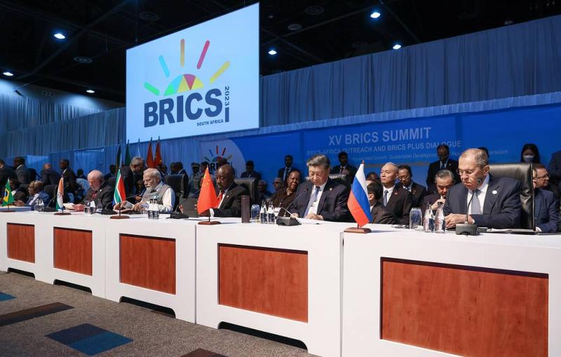 Press review: Summit heralds six more BRICS in wall and EAEU urged to take autonomous path