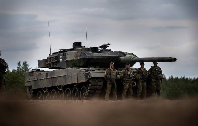 Press review: More tanks for Ukraine and Moscow rebuilding presence in Africa