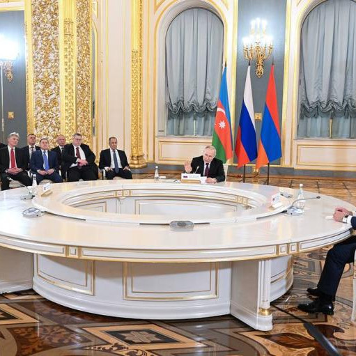 Press review: EAEU heads talk bloc roadblocks and Minsk to go under Moscow’s nuke umbrella