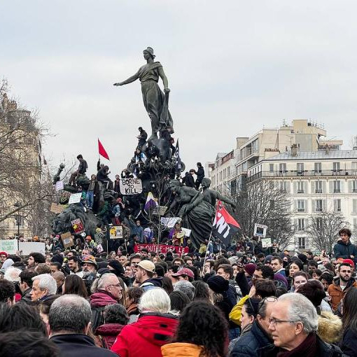 Число участников акций против пенсионной реформы во Франции увеличилось до 740 тыс.