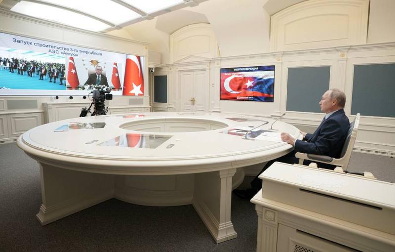 Press review: US reporter caught for spying in Russia and Putin may christen Turkish NPP