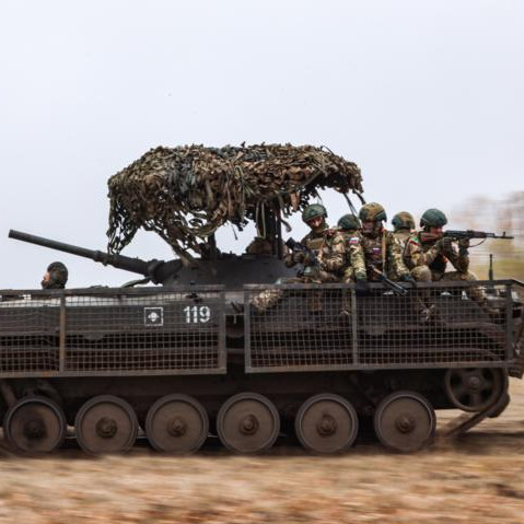 Военная помощь Украине от Запада составила...