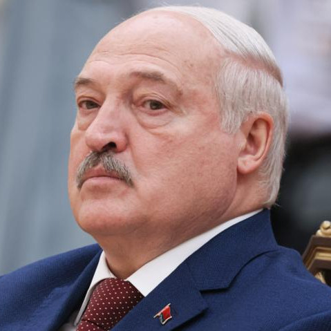 Лукашенко разрешил применять оружие против беспилотников...