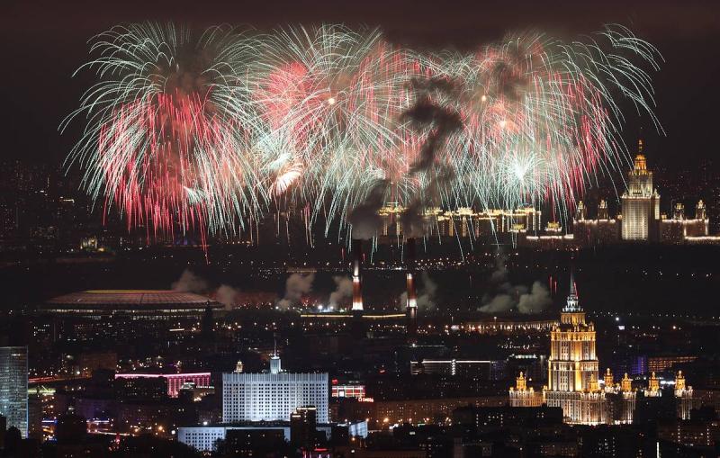 Шойгу поручил дать салюты в Москве, городах-героях и городах со штабами военных округов