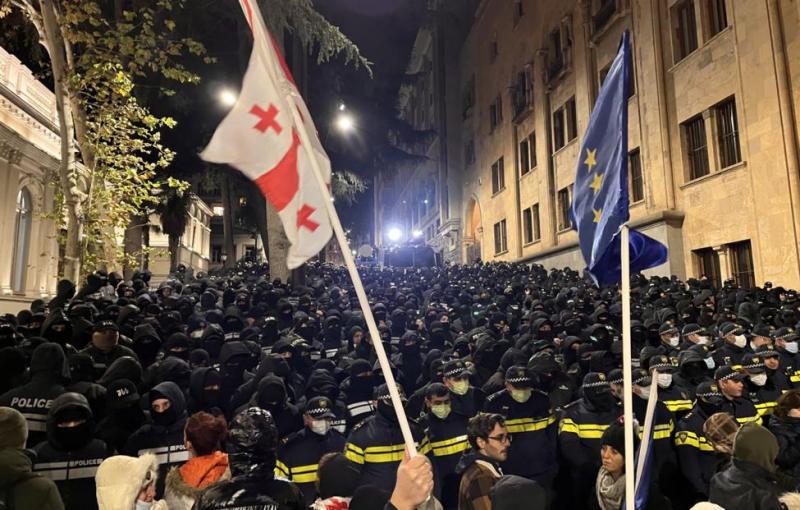 На митингах в Тбилиси пострадали 32 сотрудника МВД