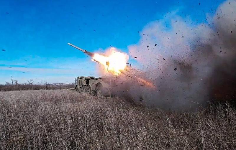 Russian forces pound Ukrainian troops, equipment in 121 areas over past day